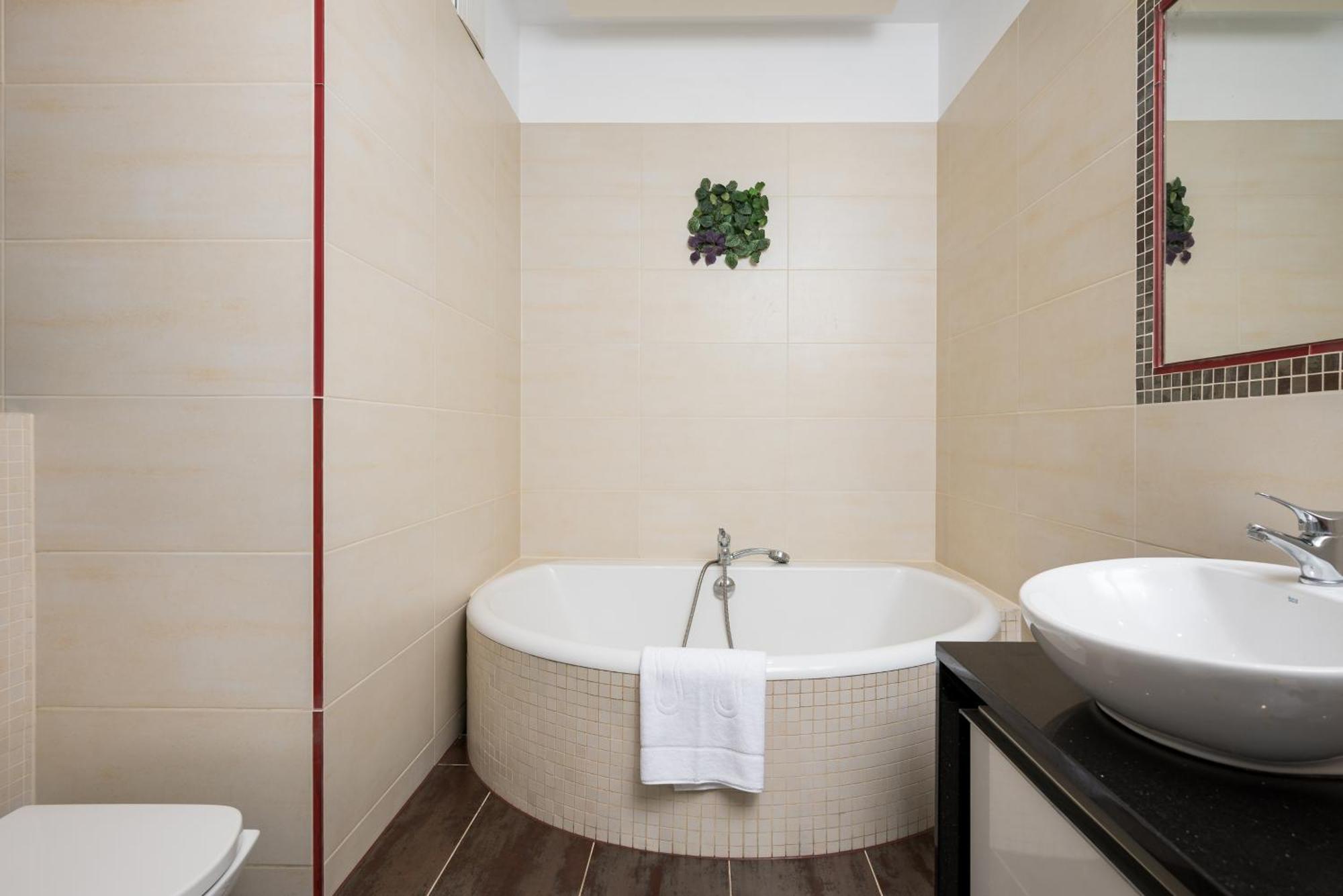 ורשה Ochota Deluxe Apartment מראה חיצוני תמונה